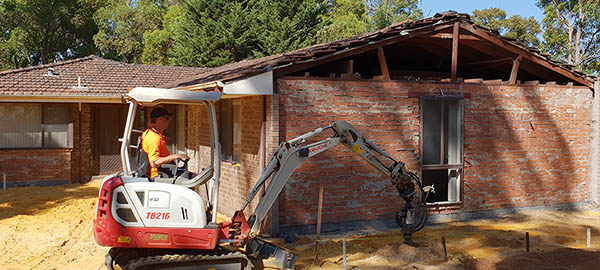 Mini excavator Roleystone